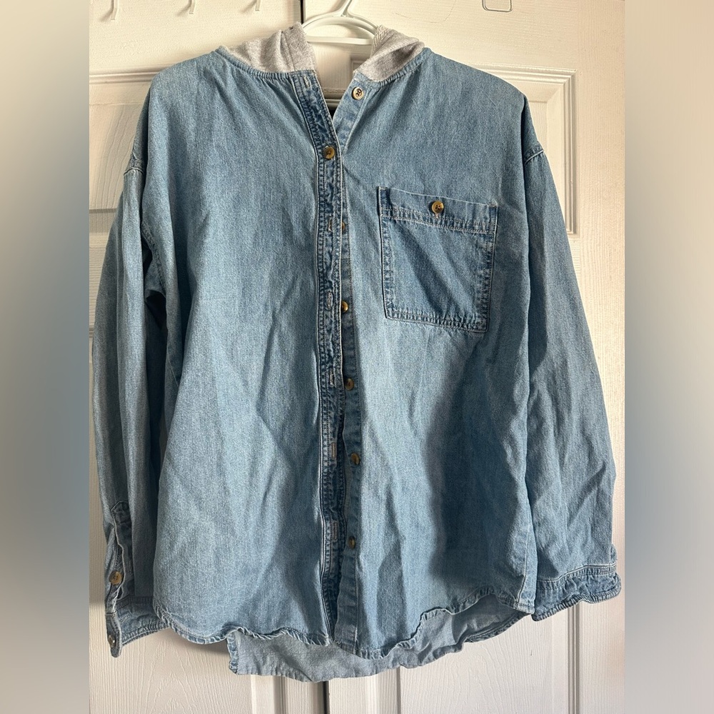 ❤️‍🔥CLOSET CLEAR OUT!❤️‍🔥 Denim Button-Up Shirt with Hood
